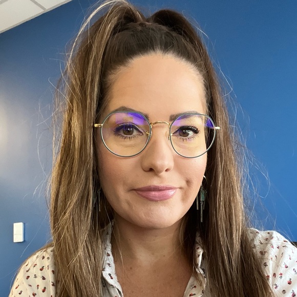 Meet your Posher, Hayley - Picture 1 of 1